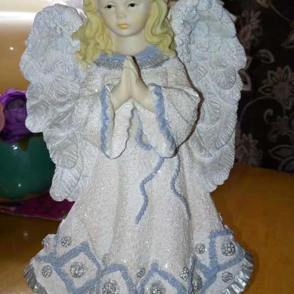 Angel - Picture 4 of 5